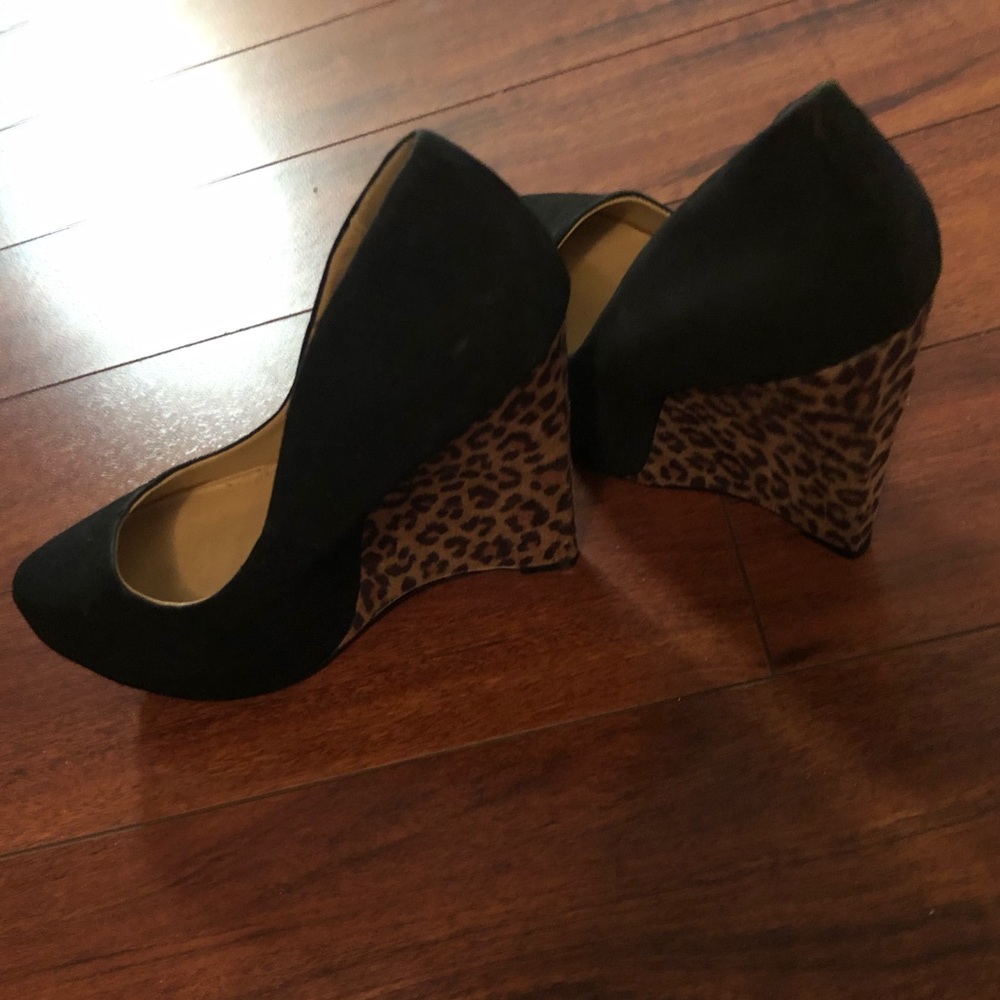 Shoe Dazzle Black/leopard Platform Wedges
